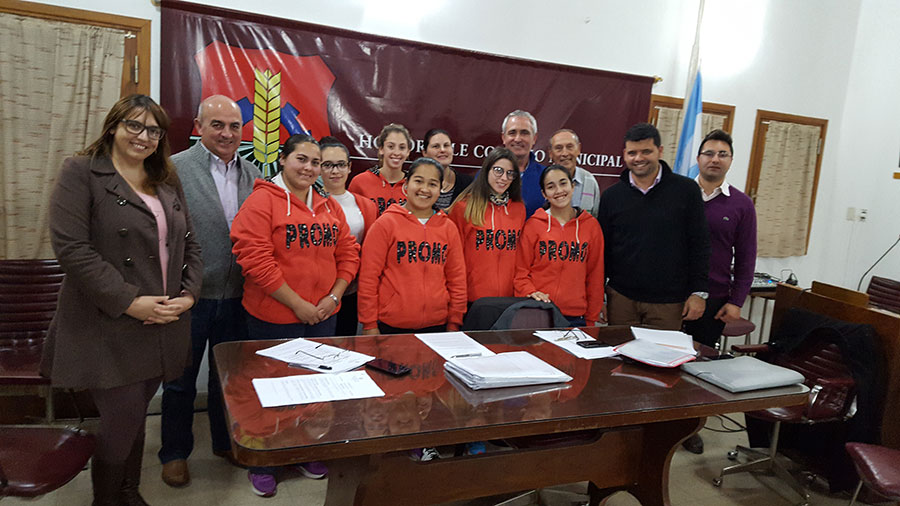 Alumnos de quinto año humanidades de la Escuela Normal Nro.38, presentaron un proyecto para la colocación de una hamaca para niños con movilidad reducida